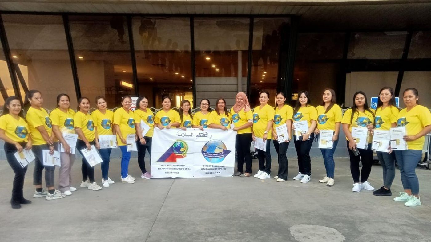 Around The World applicants send-off at the airport